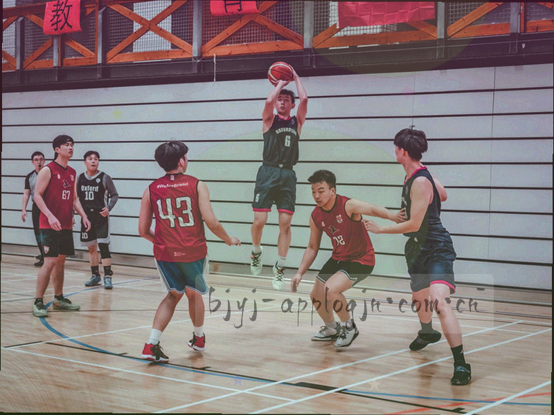 几何足球场轮廓与速度线叠加